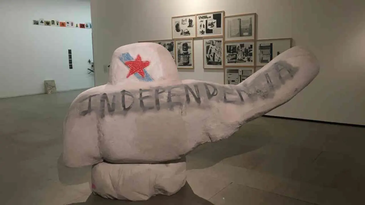 Obra de Diego Vites na exposici&oacute;n Complexo Colosso-Parte II (N&oacute;s Diario).