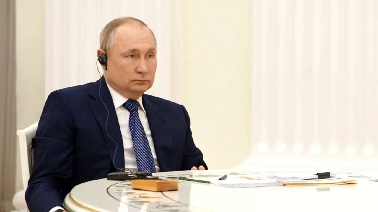 O presidente ruso, Vladimir Putin, durante unha reuni&oacute;n (Foto: Kremnlin / DPA).