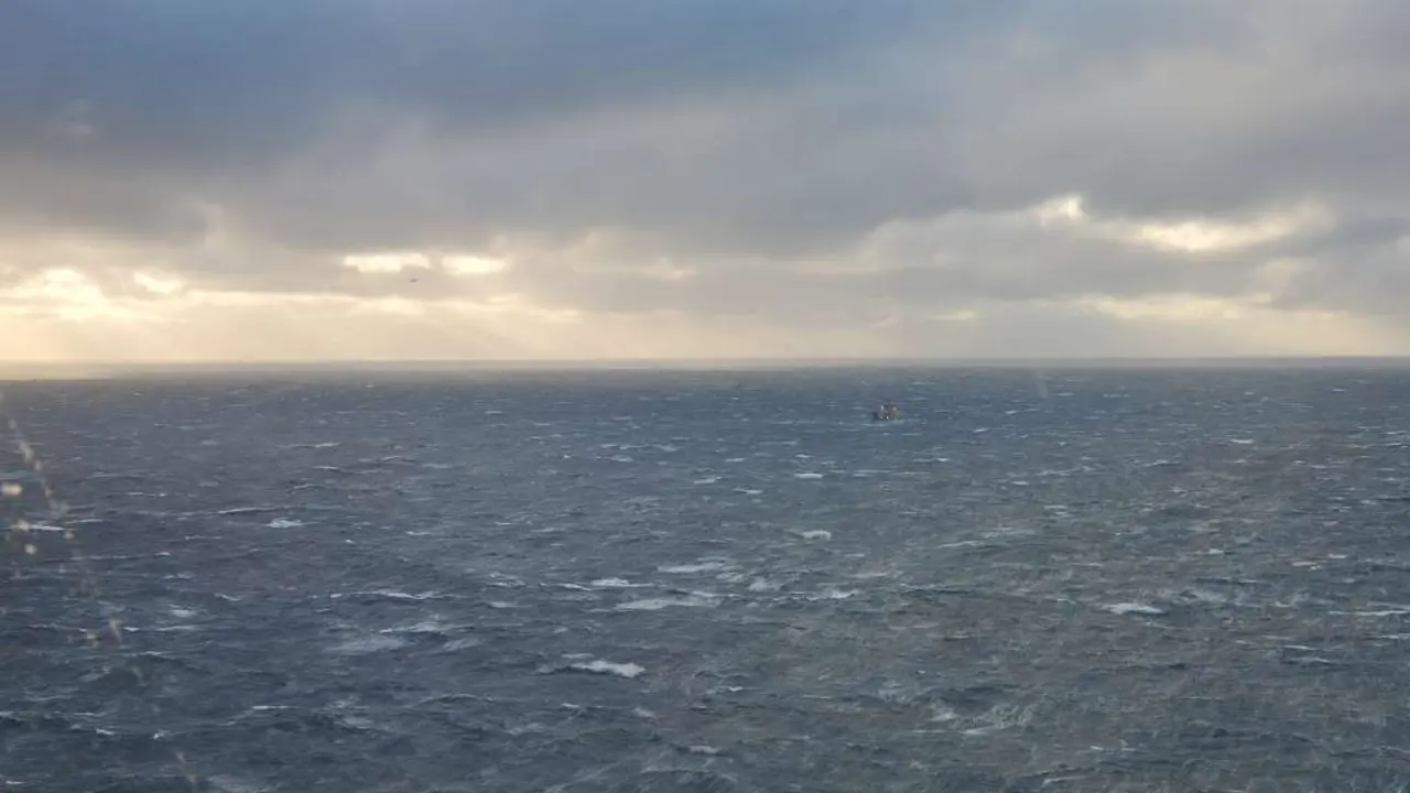Lugar onde naufragou o 'Vila de Pitanxo', esta cuarta feira, mentres proseguen os labores de rescate (Foto: JRCC Halifax).