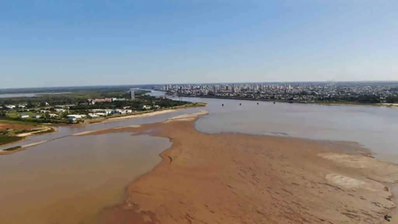 O r&iacute;o Paran&aacute; reportou en 2021 o terceiro caudal anual m&aacute;is baixo desde 1901. (Foto: Goberno da Arxentina)