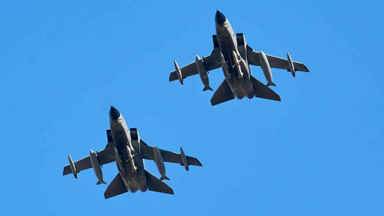 Avi&oacute;n da OTAN realizando manobras no Estado espa&ntilde;ol. (Foto: A. P&eacute;rez Meca / Europa Press)