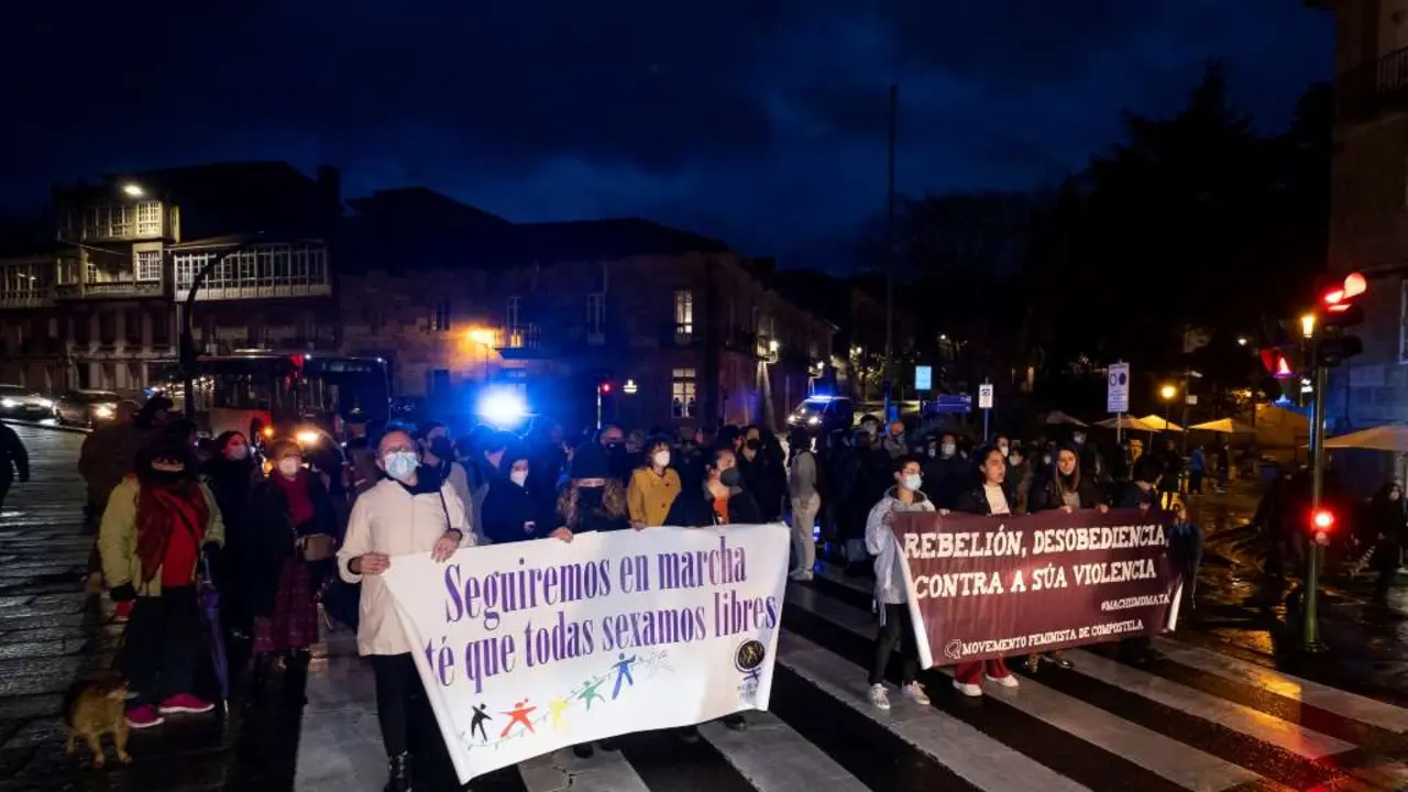 Concentraci&oacute;n en Compostela contra a violencia machista. (Foto: Arxina)