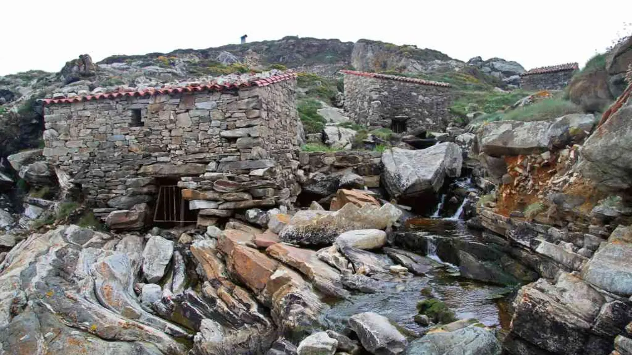 Mu&iacute;&ntilde;os da Ribeira, nunha &aacute;rea de especial valor xeol&oacute;xico.