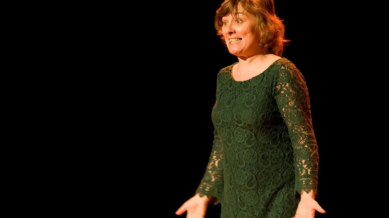 Charo Pita durante a peza teatral.