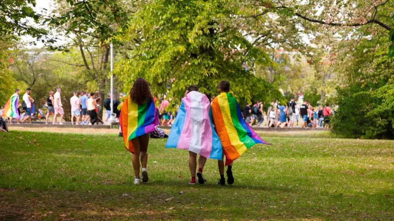 O movemento LGTBI urxe a inclusi&oacute;n de persoas non binarias, menores e  migrantes na norma. (Foto: Zera Ruzgar).