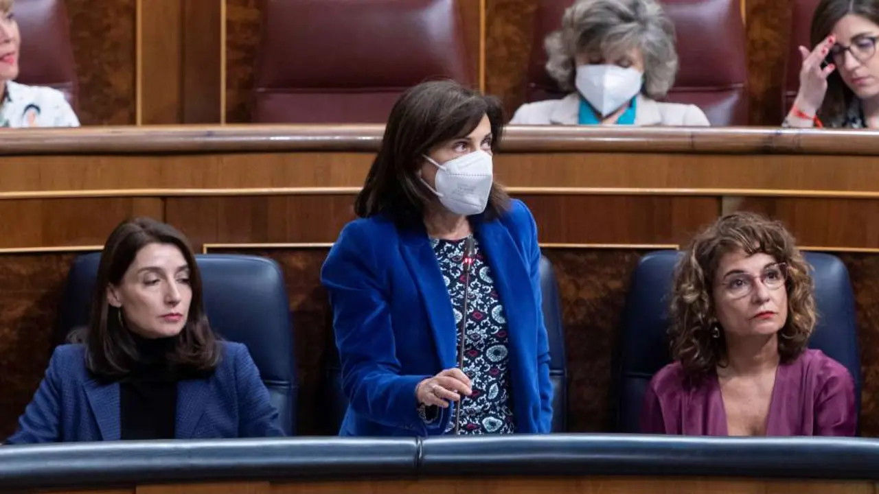 A ministra de Defensa, Margarita Robles, xunto &aacute;s titulares de Xustiza, Pilar Llop (esquerda), e Facenda, Mar&iacute;a Jes&uacute;s Montero (dereita), esta cuarta feira, no Congreso. (Foto: Alberto Ortega / Europa Press)