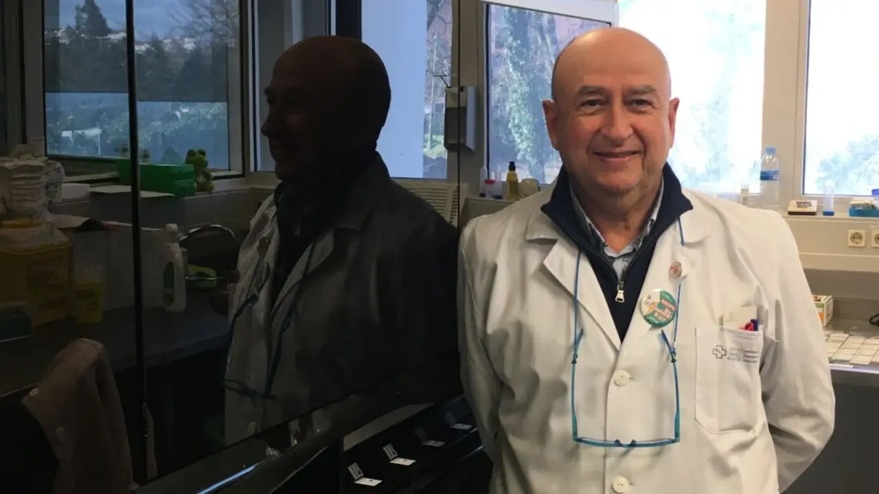 Aguilera &eacute; respons&aacute;bel da Unidade de Virus Hepatotropos no Hospital Cl&iacute;nico de Santiago. (Foto: N&oacute;s Diario).