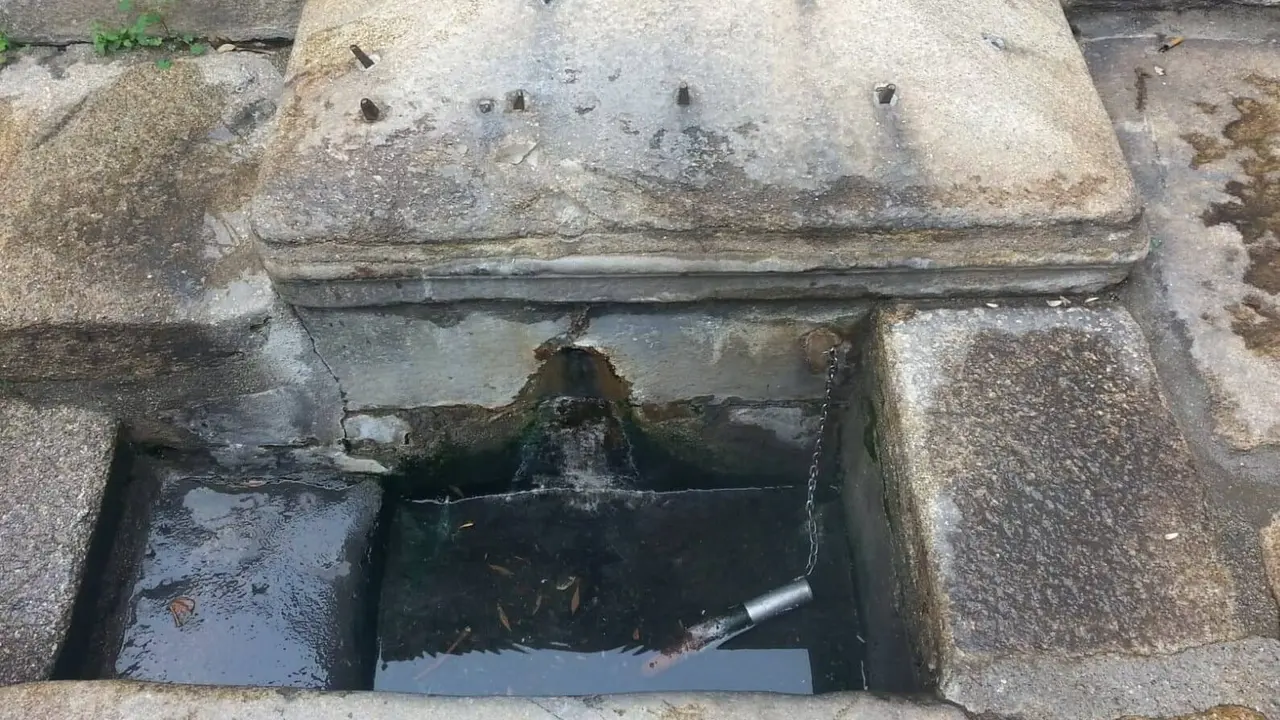 Unha das fontes do concello de Cuntis. (Foto: N&oacute;s Diario)