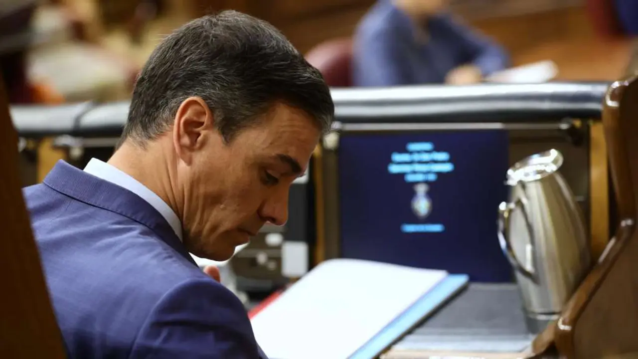 O presidente do Goberno estatal, Pedro S&aacute;nchez, no seu escano no Congreso, esta quinta feira. (Foto: Eduardo Parra / Europa Press)