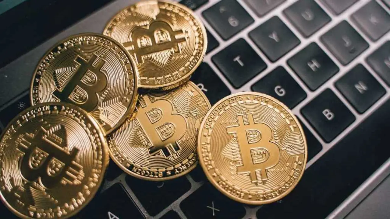 O Bitcoin &eacute; a criptomoeda por excelencia, pero no mercado hai at&eacute; 10.000 referencias, moitas delas fraudulentas (Foto: Pexels).