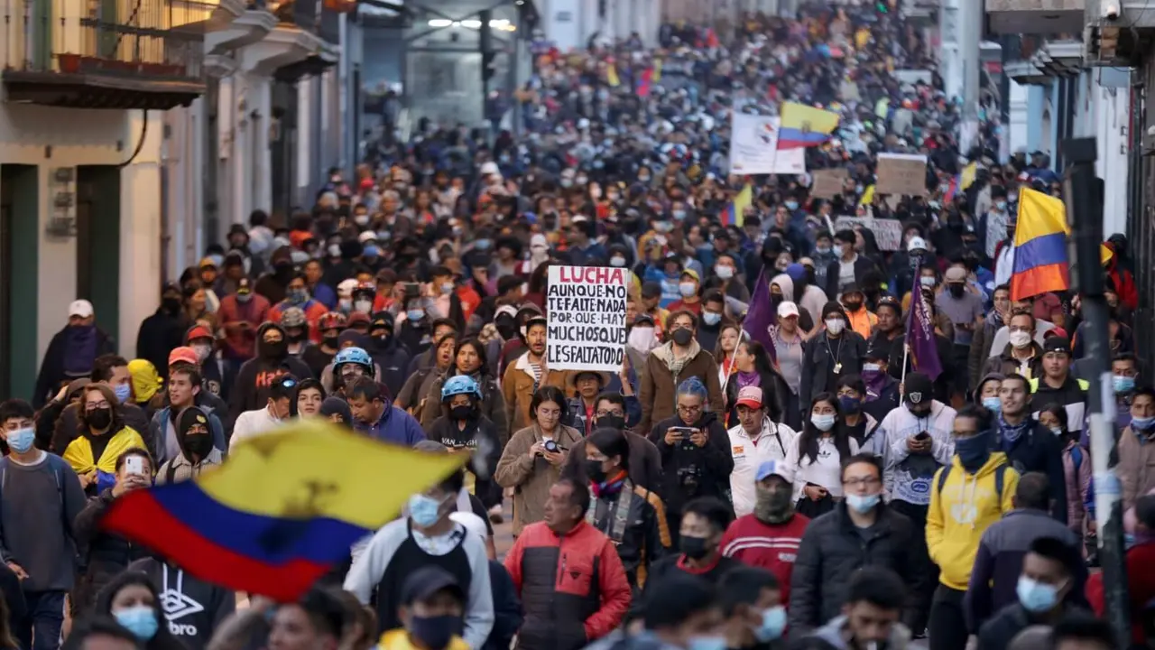 Milleiros de persoas chegaron desde a cuarta feira a Quito para protestar contra as pol&iacute;ticas gobernamentais no Ecuador. (Foto: uan Diego Montenegro / SOPA Image / DPA)