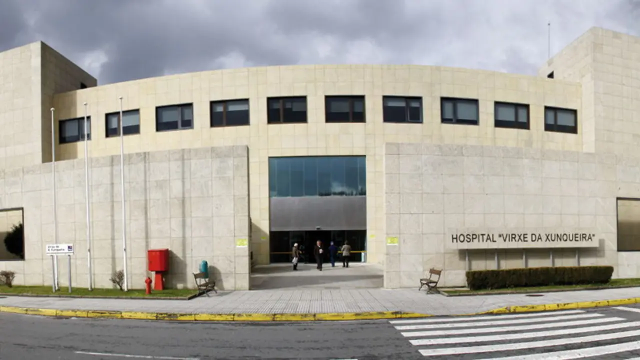 Fachada principal do Hospital Virxe da Xunqueira, integrado na &aacute;rea sanitaria da Coru&ntilde;a e Cee. (Foto: Xunta da Galiza).