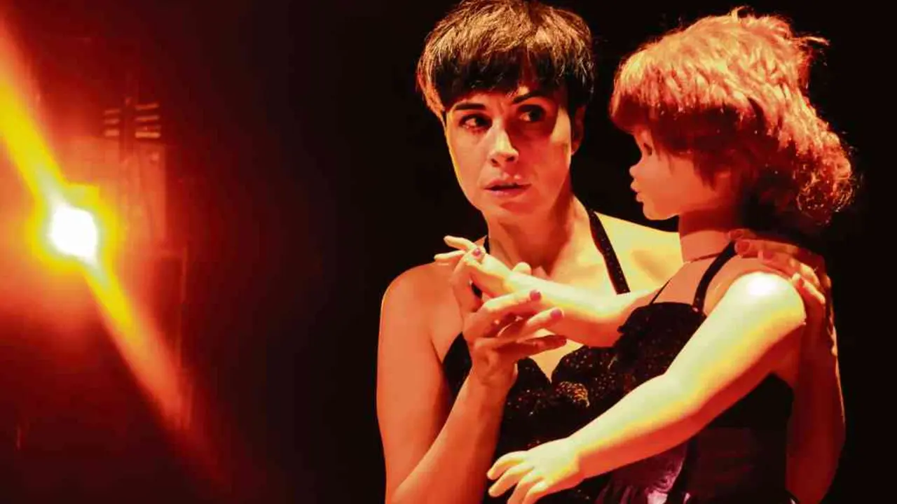 'Miss Docet' sit&uacute;ase entre o cabar&eacute; e o teatro documento. (Foto: Andr&eacute;s Seara)