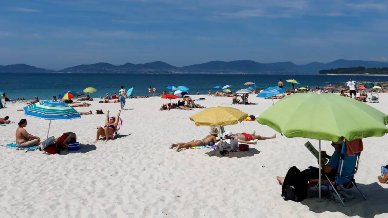 Non &eacute; aconsell&aacute;bel visitar as praias nas horas de m&aacute;xima calor (Foto: Marta V&aacute;zquez Rodr&iacute;guez / Europa Press).
