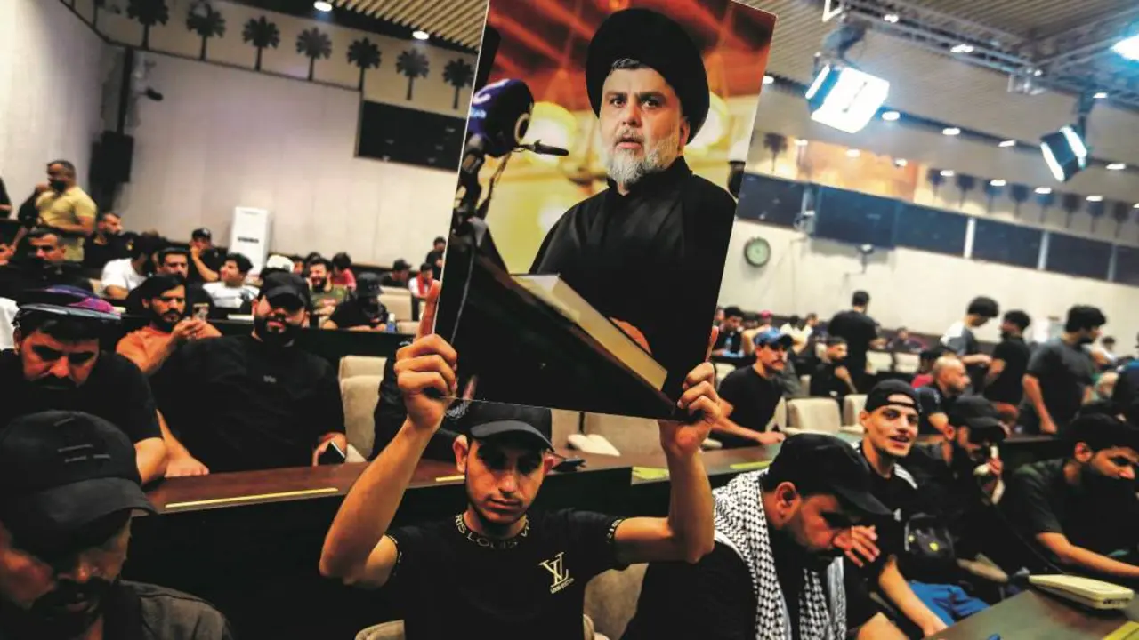 Imaxe de al Sadr na protesta. (Foto: Ameer al Mohammedawi / DPA)