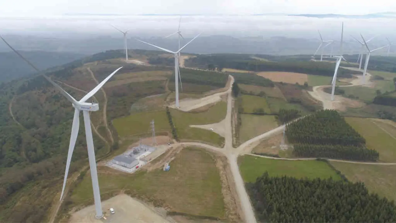 Parque e&oacute;lico de Naturgy na Pastoriza, na comarca da Terra Ch&aacute;. (Foto: Europa Press)