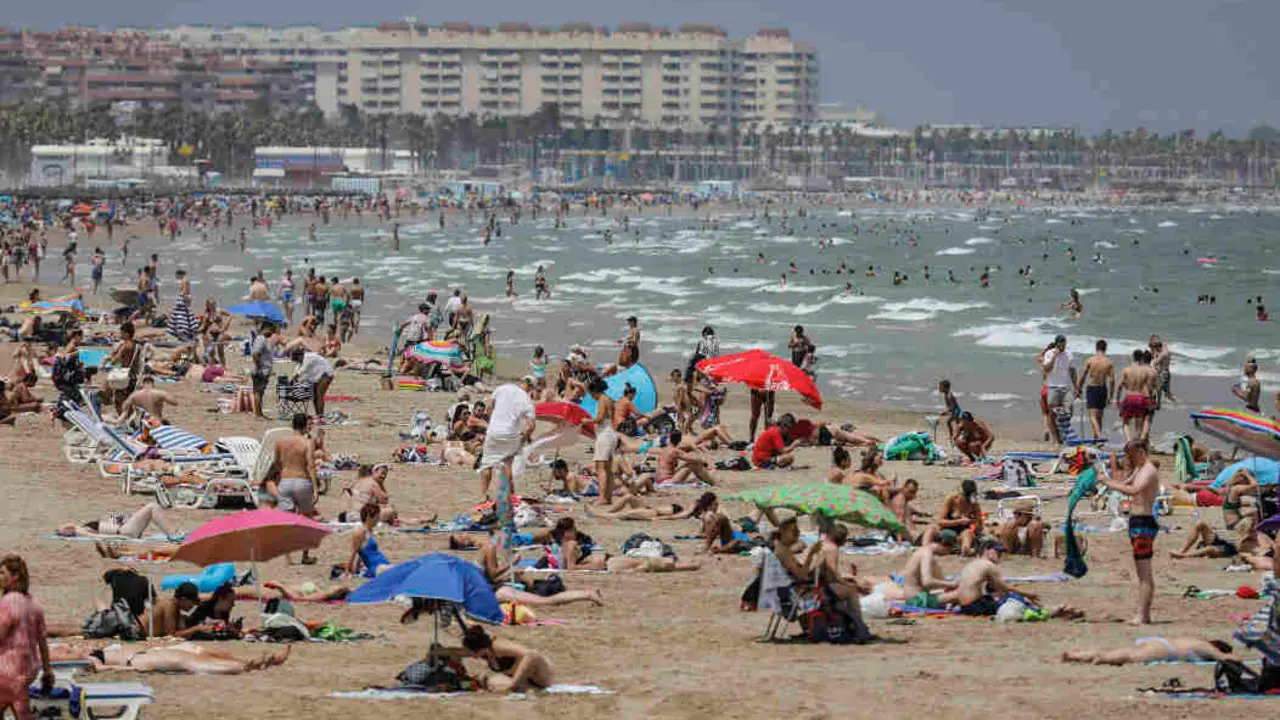 Praia da Malvarrosa (Val&egrave;ncia). (Foto: Rober Solsona / Europa Press)