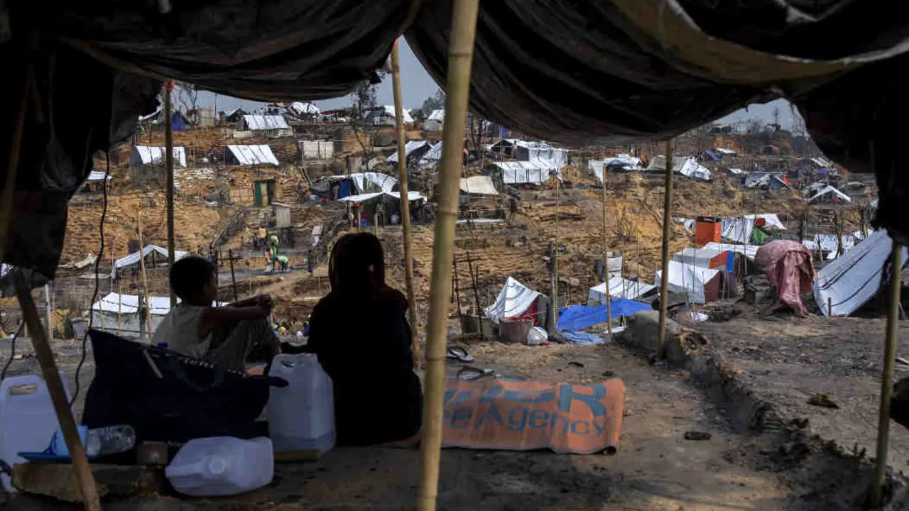 Rohingyas en Cox's Bazar, un campo de refuxiados en Bangladesh onte viven case 900.000 persoas. (Foto: KM Asad / Zuma Press / Contactophoto)