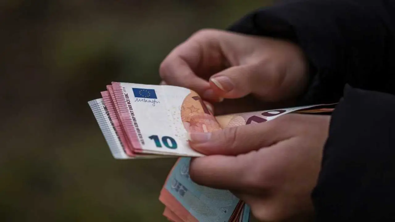 Ter cartos 'a enci&ntilde;ar' significa ter unha chea de cartos. (Foto: N&oacute;s Diario)