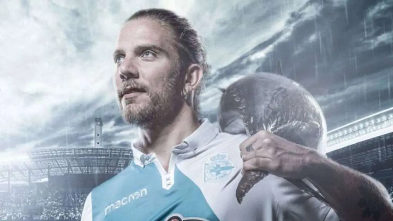 Diego Bello participou dunha campa&ntilde;a de m&aacute;rketing do D&eacute;por. (Foto: RC Deportivo)