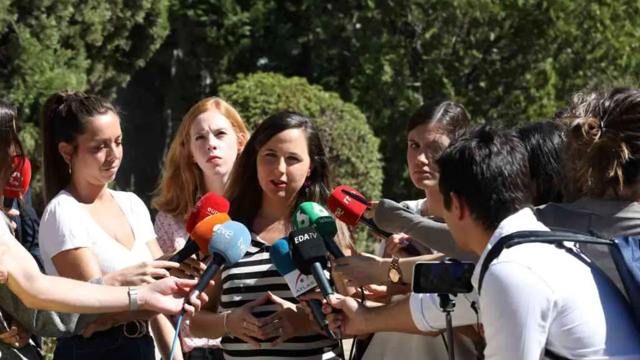 A ministra Ione Belarra, na fosa de Colmenar Viejo. (Foto: Europa Press)