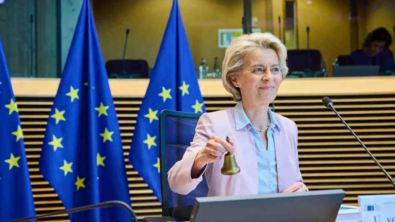 A presidenta da Comisi&oacute;n Europea, Ursula von der Leyen, na xuntanza co resto dos integrantes do organismo, esta cuarta feira. (Foto: Dati Bendo / European Commission / d / DPA)