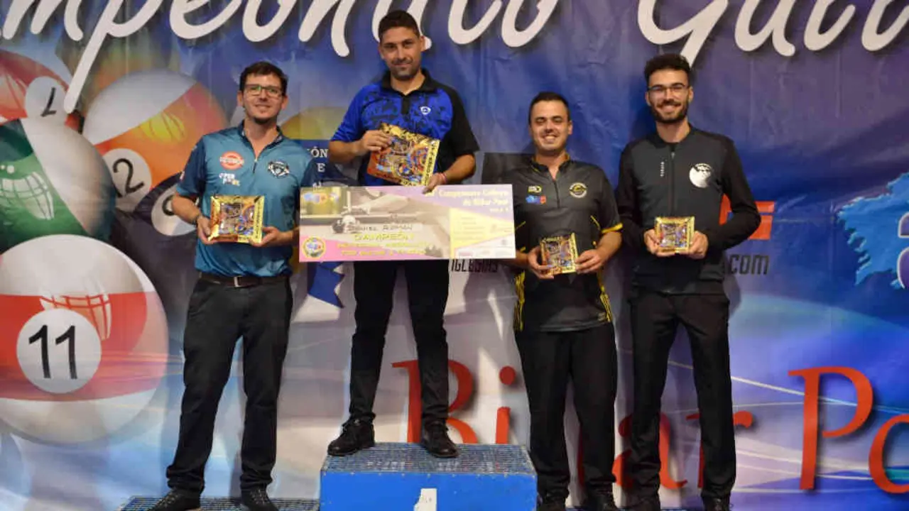 Podio da final absoluta masculina de Pool 8 do Campionato Galego (Foto: Asociaci&oacute;n Galega de Pool).