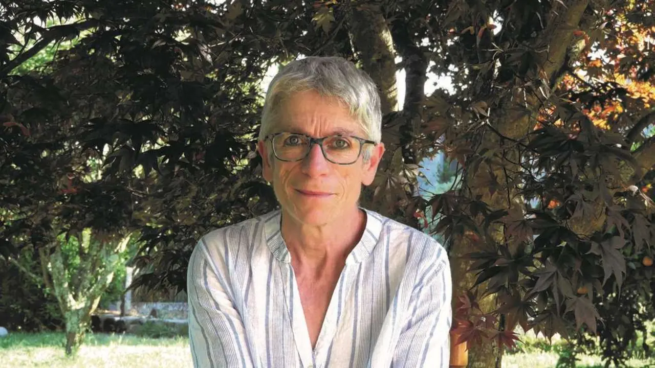 A fil&oacute;loga Mar&iacute;a Alonso Seisdedos &eacute; a tradutora de 'Canto eu e a monta&ntilde;a baila', galardoada con dous premios. (Foto: N&oacute;s Diario)