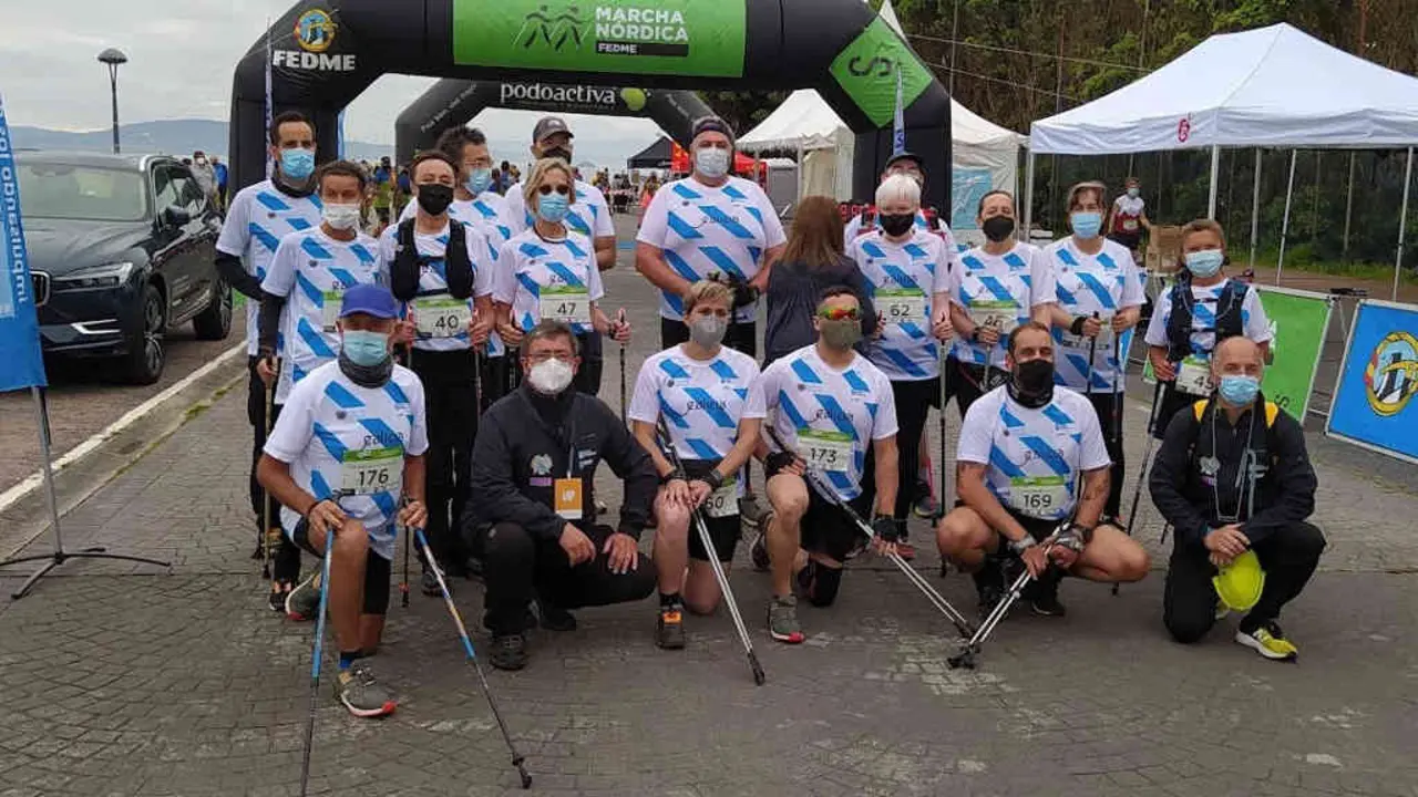 Compo&ntilde;entes da selecci&oacute;n galega feminina e masculina que participou no Campionato de Espa&ntilde;a de Marcha N&oacute;rdica, na Coru&ntilde;a en 2021 (Foto: N&oacute;s Diario).