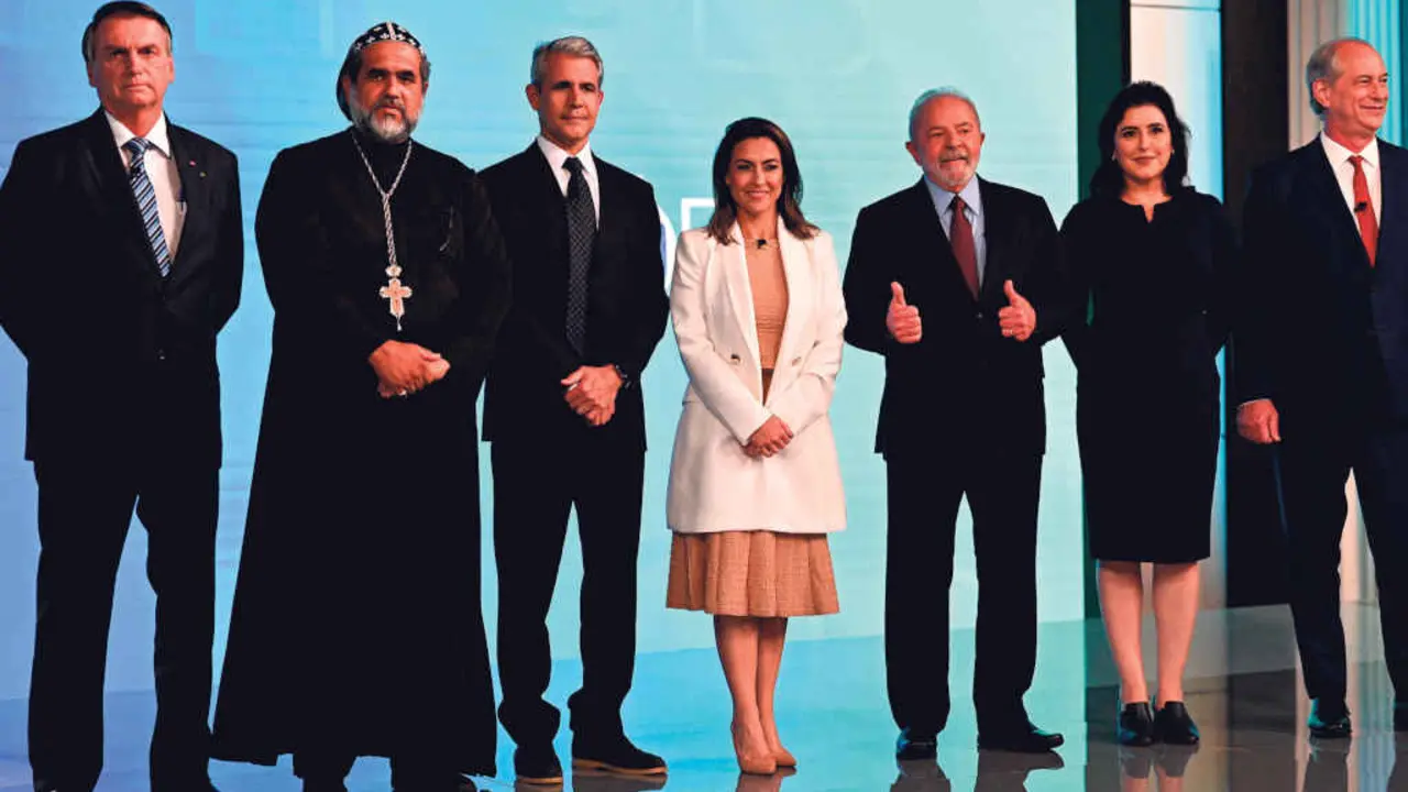Bolsonaro, Kelmon, D'&Aacute;vila, Thronicke, Lula da Silva, Tebet e Gomes esta sexta feira no &uacute;ltimo debate antes das elecci&oacute;ns (Foto: Victoria Segualdi).
