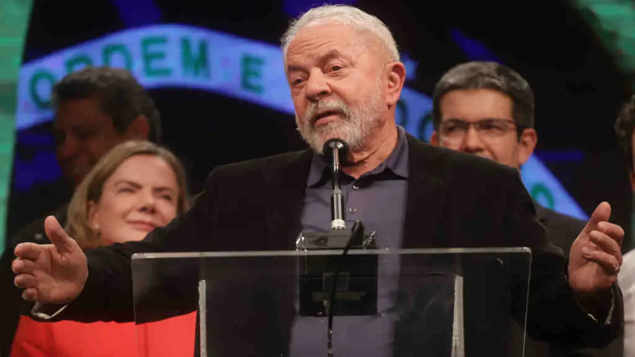 O ex presidente Lula da Silva dirixiuse aos seus seguidores en S&atilde;o Paulo (Brasil) a madrugada do domingo &aacute; segunda feira. (Foto: Rahel Patrasso / Xinhua News / Contactophoto)