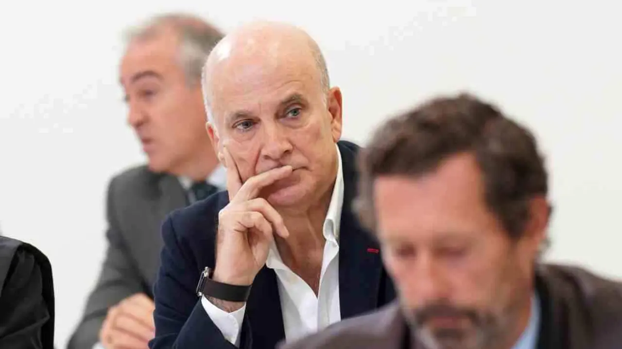 O ex director de Seguridade de Adif, Andr&eacute;s Cortabitarte, nunha sesi&oacute;n do xu&iacute;zo. (Foto: &Aacute;lvaro Ballesteros / Europa Press)