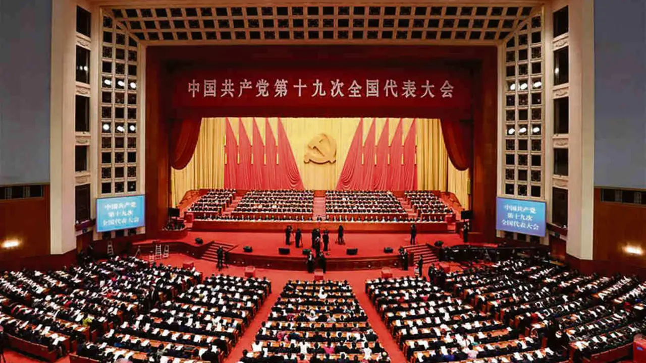 O Gran Sal&oacute;n do Pobo, en Beijing, lugar onde decorrer&aacute; o XX Congreso do Partido Comunista da China, durante o XIX Congreso en 2017. (Foto: Xinhua / Wang Ye)