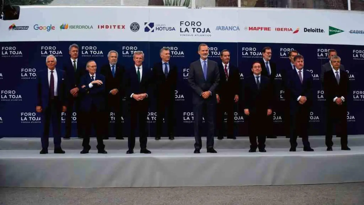 Amancio L&oacute;pez Seixas (segundo pola dereita, en primeira fila) na inauguraci&oacute;n do Foro A Toxa de 2022. (Foto: Europa Press)