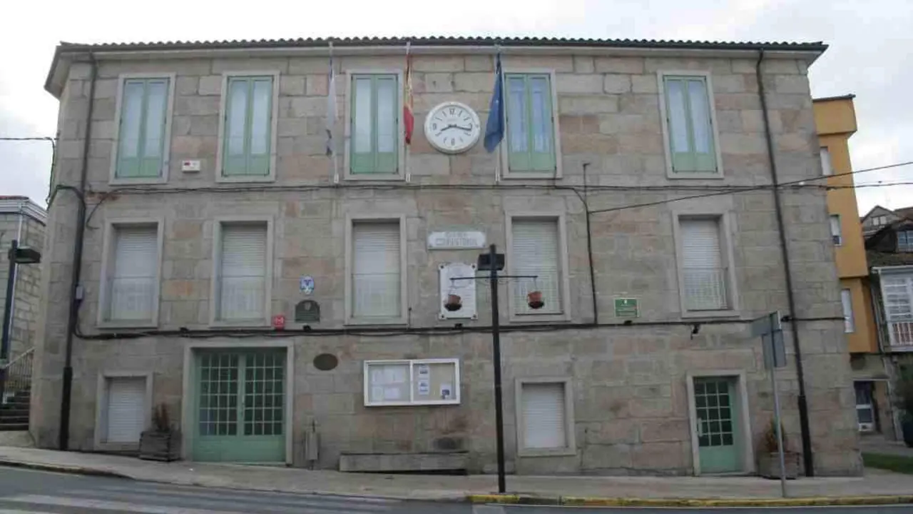 Casa do Concello de Maceda. (Foto: N&oacute;s Diario)