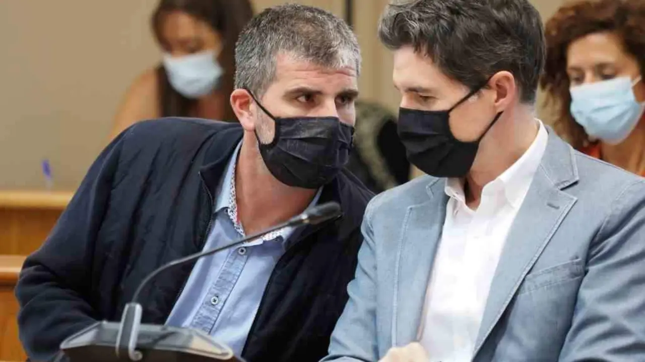 Os deputados do PSdeG Mart&iacute;n Seco e Pablo Arang&uuml;ena. (Foto: Europa Press)