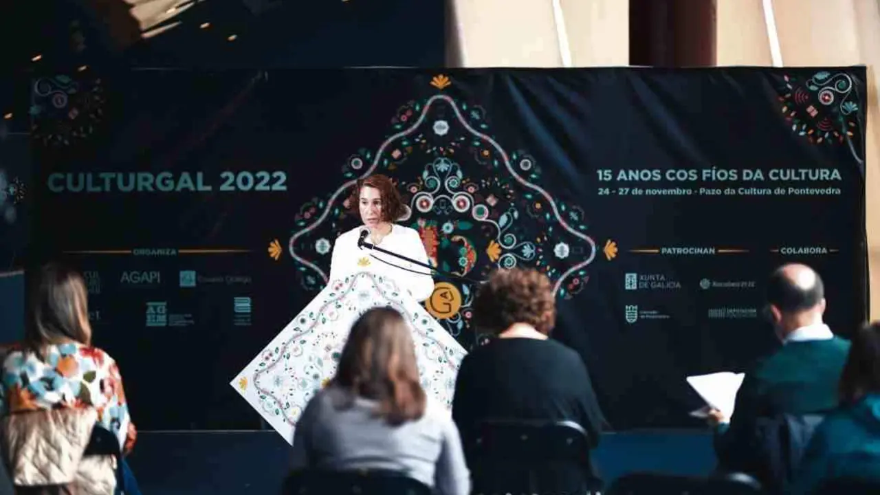 Eva Alonso, directora de Culturgal, onte, na presentaci&oacute;n do programa.