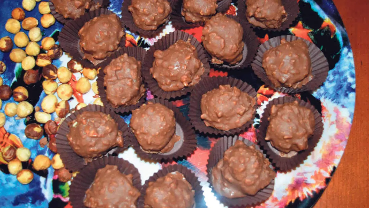 Doces de chocolate con arroz inchado e abel&aacute;s (Foto: Bolboretas no Bandullo).