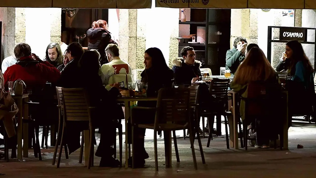Os servizos sostiveron a baixada do desemprego en novembro, cun descenso de 865 persoas rexistradas no paro neste sector (Foto: M. Dylan / Europa Press).