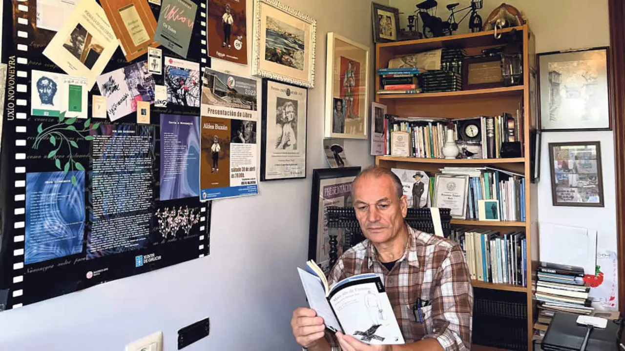 O poeta Francisco &Aacute;lvarez, 'Koki', aborda as caracter&iacute;sticas do exilio galego (Foto: N&oacute;s Diario).