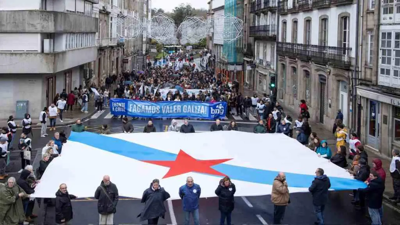 Miles de persoas tomaron as r&uacute;as de Compostela convocadas polo BNG.