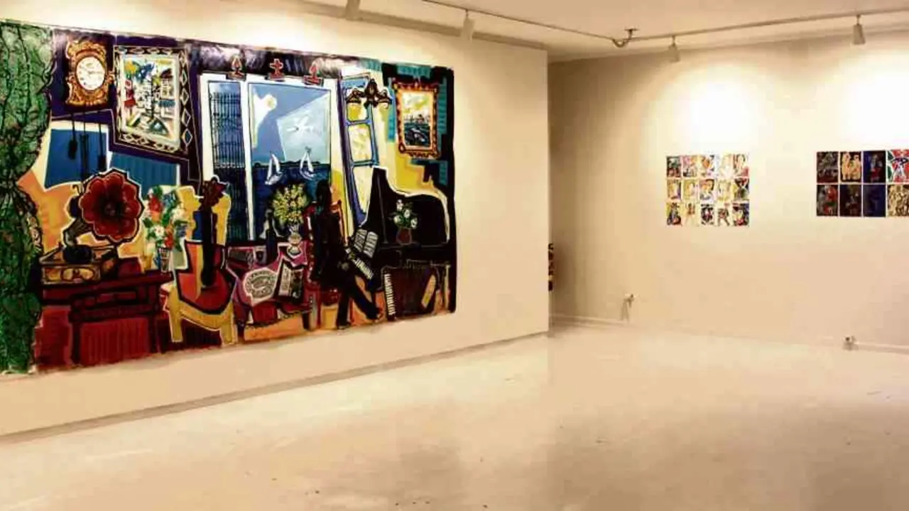 Obras de Jos&eacute; Mar&iacute;a Barreiro na exposici&oacute;n 'Un poema para Laxeiro', en Vigo.