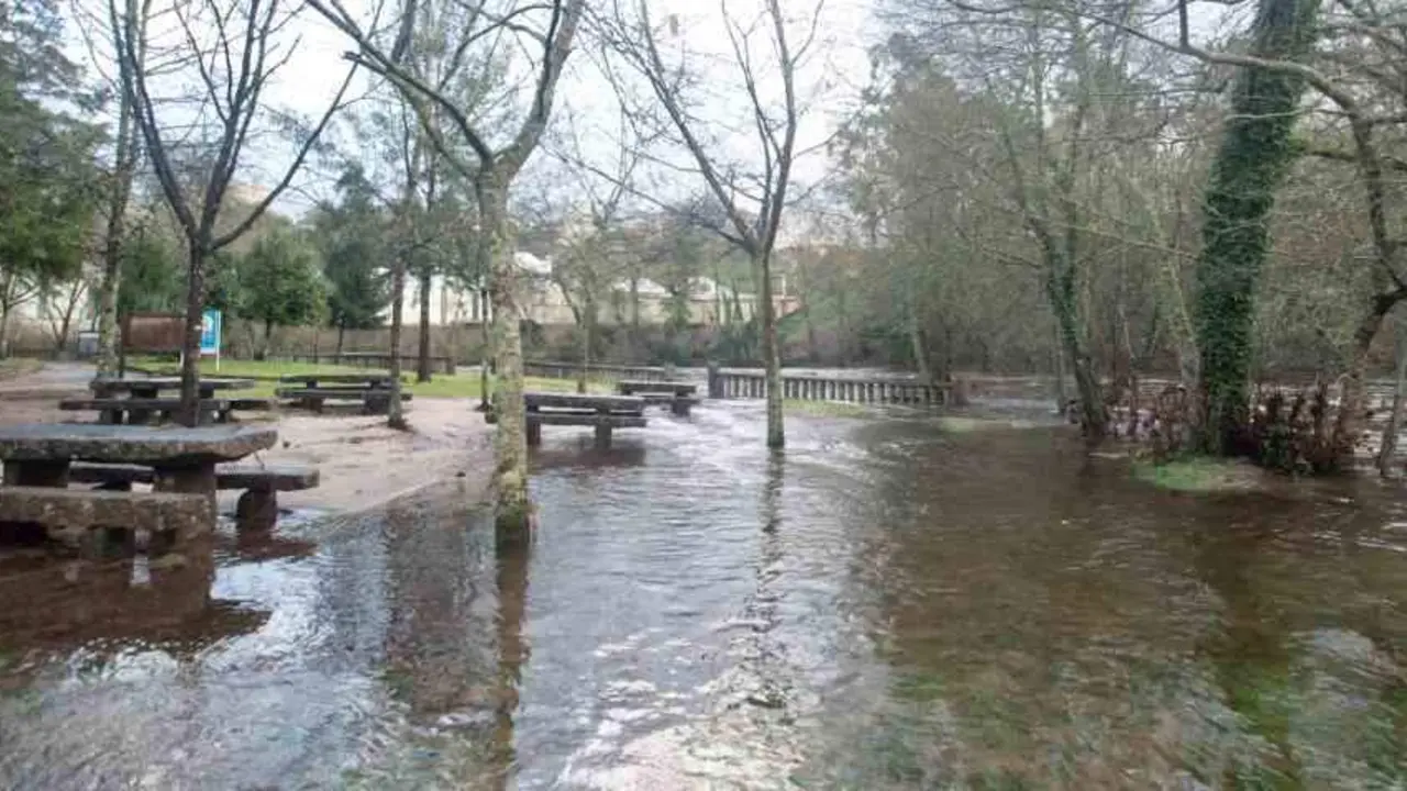 O desbordamento do r&iacute;o Tea provocou inundaci&oacute;ns en Mondariz hai apenas catro d&iacute;as. (Foto: Europa Press)