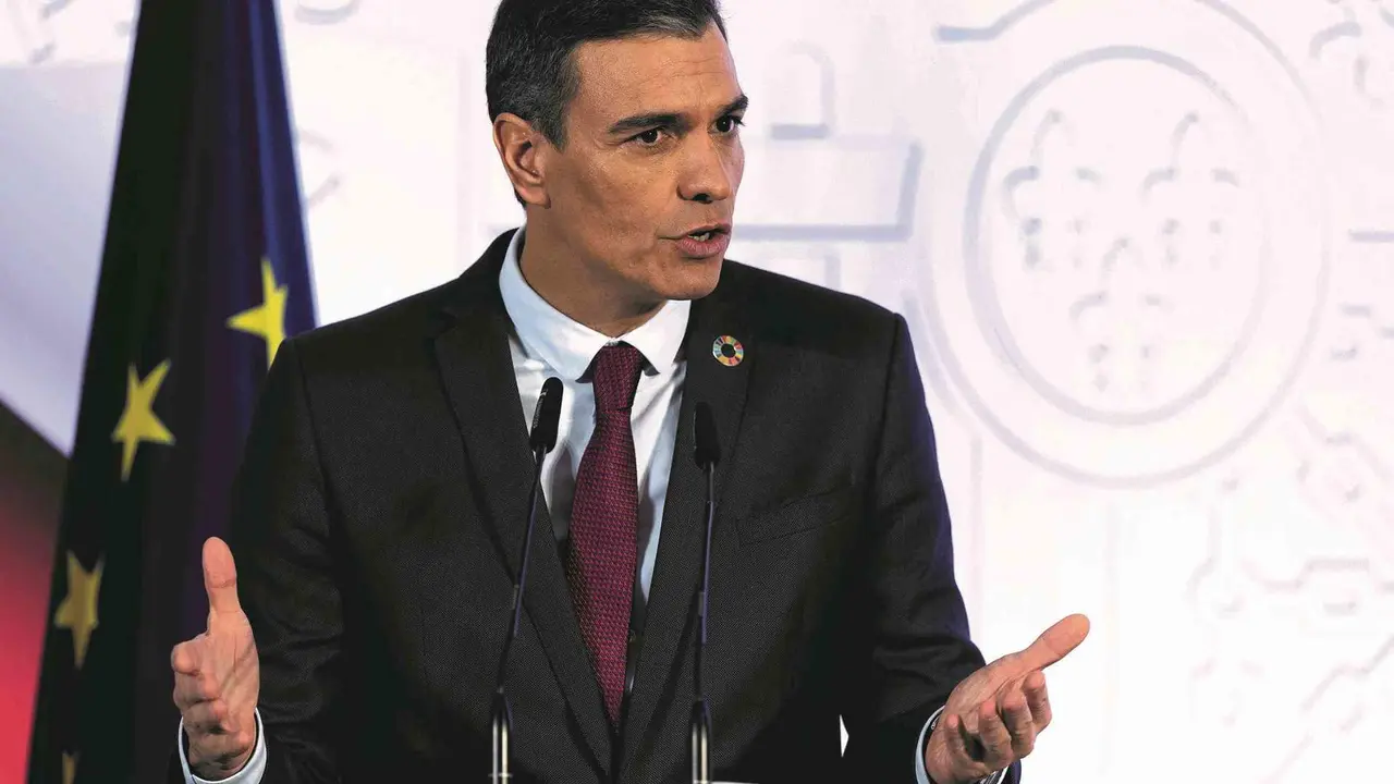 O presidente do Executivo do Estado espa&ntilde;ol, Pedro S&aacute;nchez, esta terza feira durante a rolda de prensa.