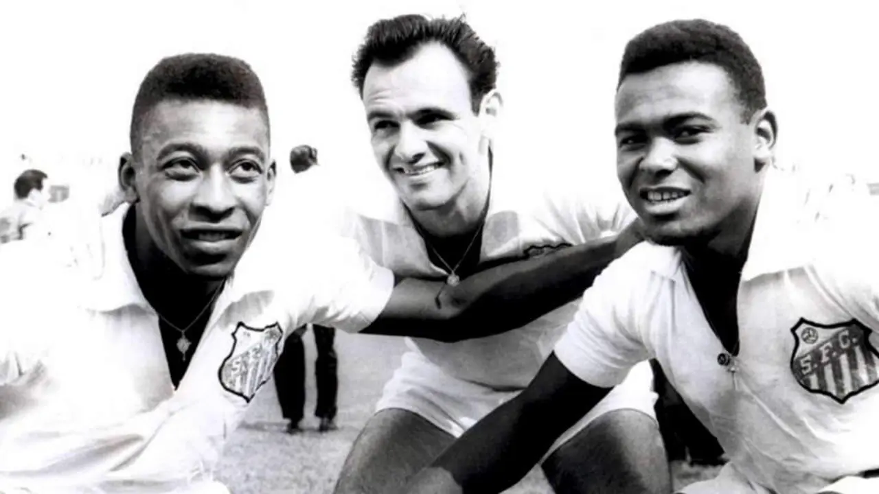 Pel&eacute;, Pepe e Coutinho vestindo as cores do Santos.
