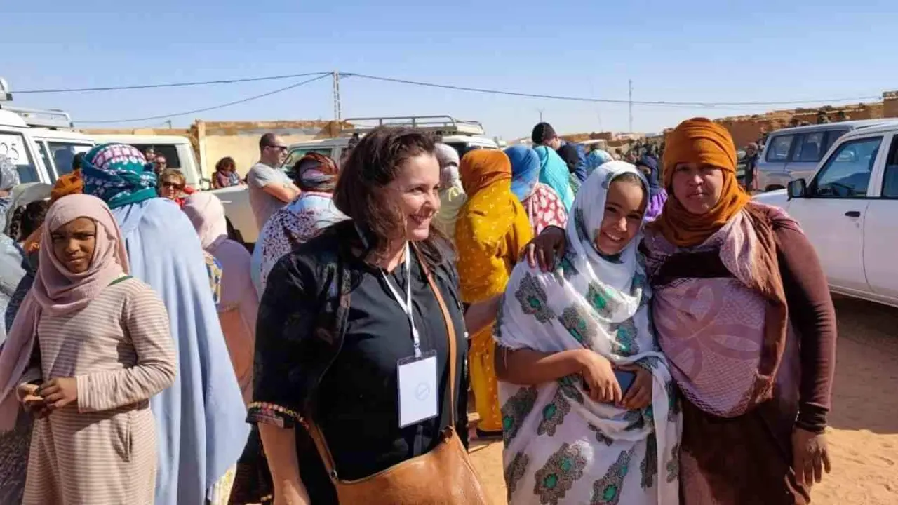 A eurodeputada do BNG, no centro, durante a s&uacute;a participaci&oacute;n no XVI Congreso da Fronte Polisario (Foto: N&oacute;s Diario).