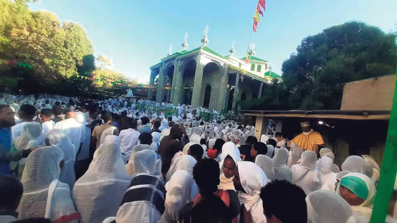Festa de Abune Tekle Haymanot en Tigrai, na que se homenaxea un dos monxes et&iacute;opes m&aacute;is importantes (Foto: File Filmon).