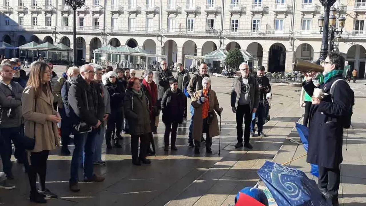 Concentraci&oacute;n na praza de Mar&iacute;a Pita da Coru&ntilde;a. (Foto: N&oacute;s Diario)