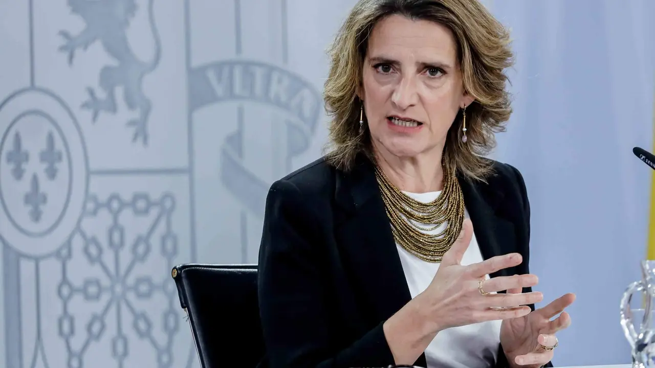 A vicepresidenta terceira do Estado espa&ntilde;ol e ministra para a Transici&oacute;n Ecol&oacute;xica e o Reto Demogr&aacute;fico, Teresa Ribera. (Foto: Carlos Luj&aacute;n / Europa Press)