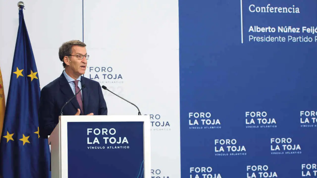 O presidente do PP, Alberto N&uacute;&ntilde;ez Feixoo, durante a s&uacute;a conferencia no Foro A Toxa (O Grove) o 30 de setembro de 2022 (Foto: Gustavo de la Paz / Europa Press).